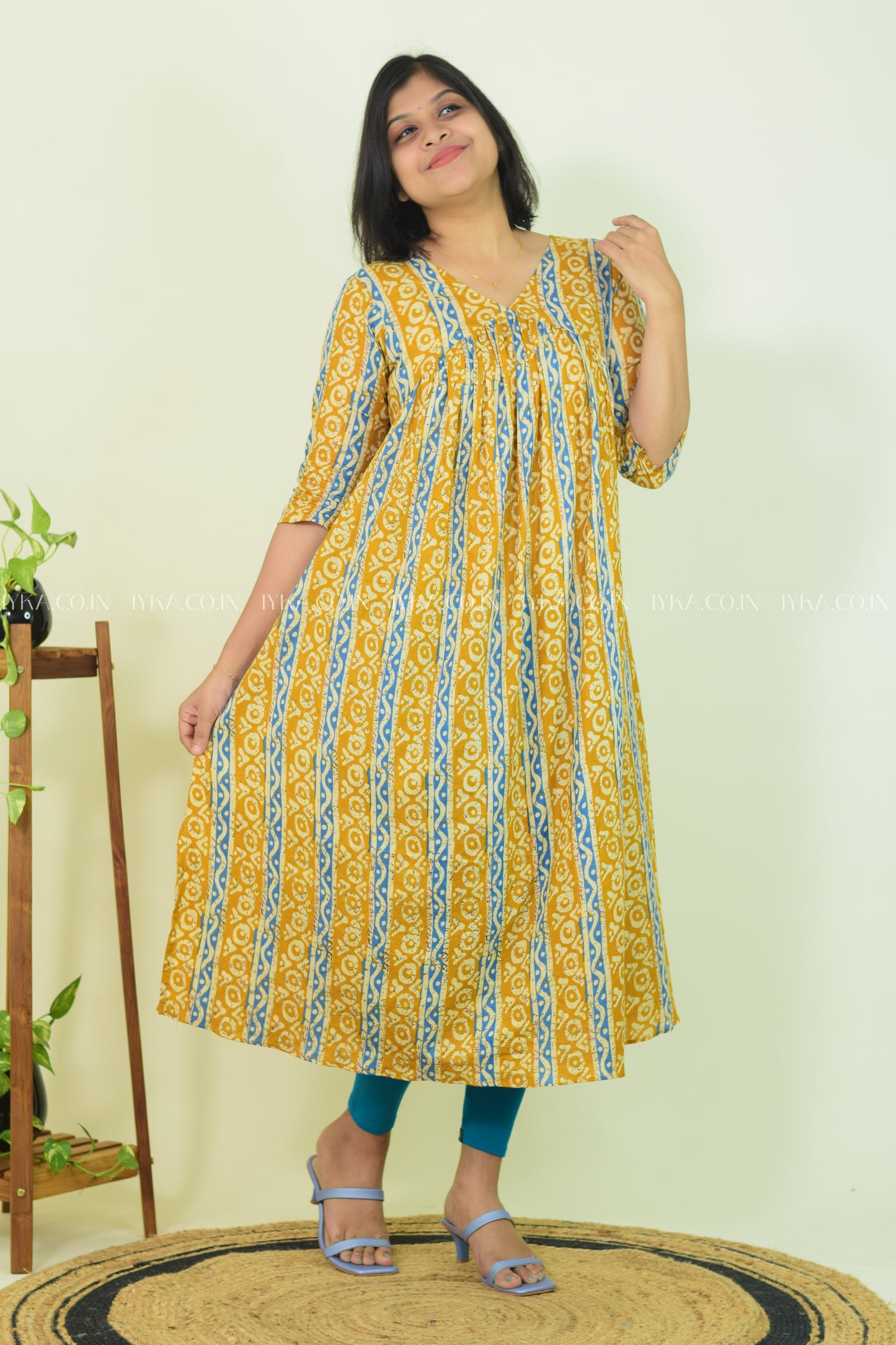 SunAura Alia Kurti