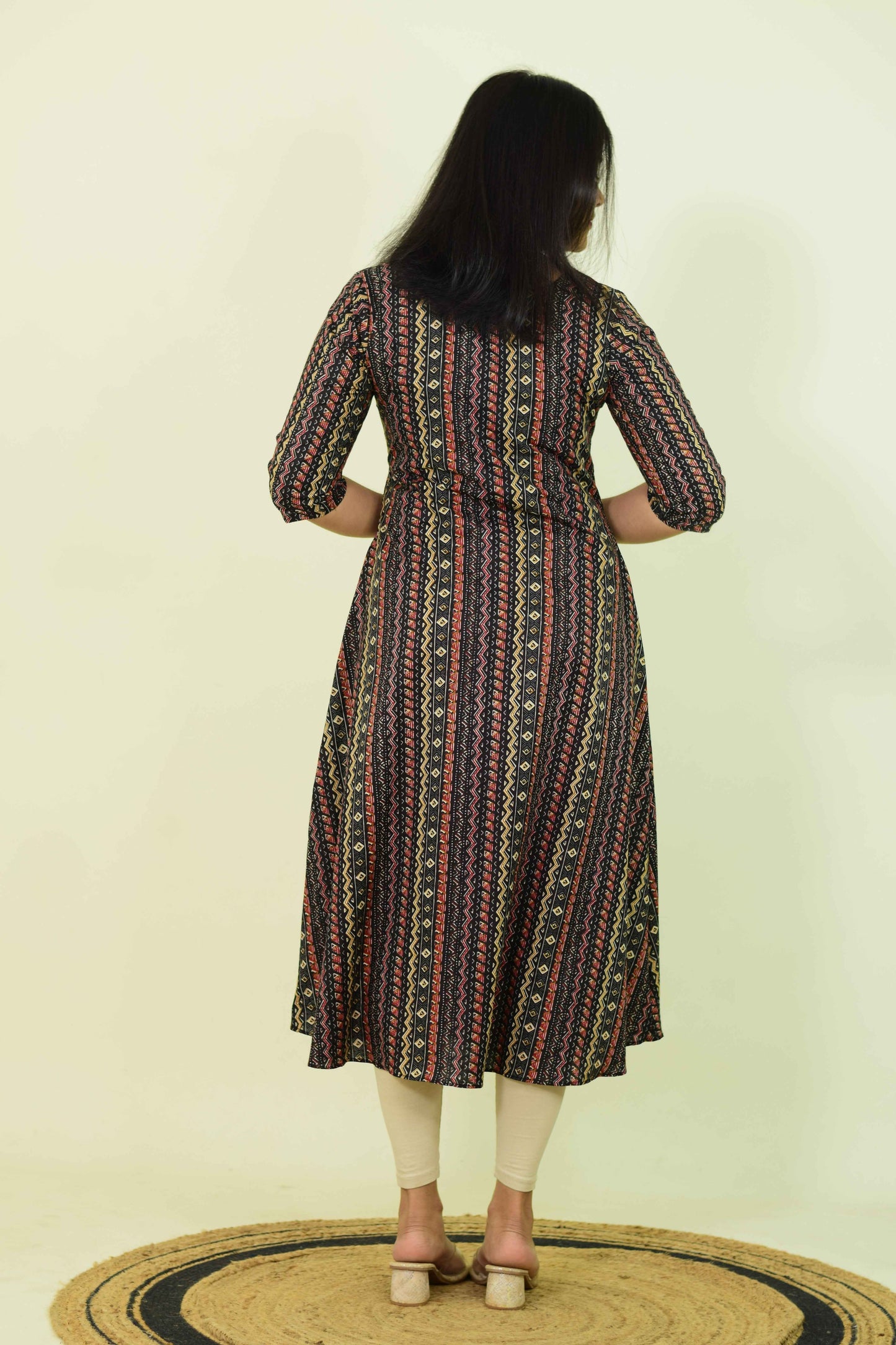 Rang Deep Round-Neck