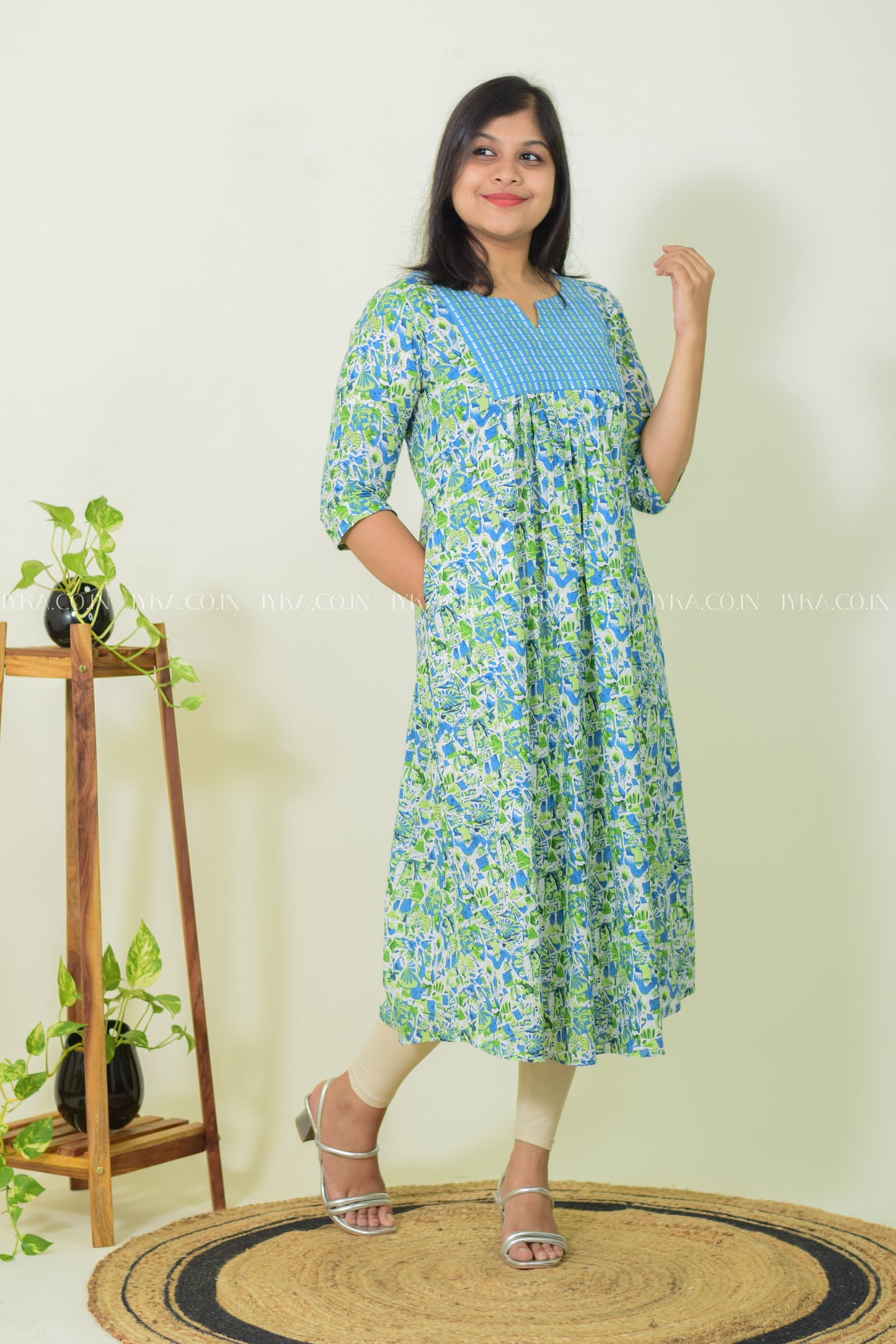 Vibe & Hue Multicolour Kurthi