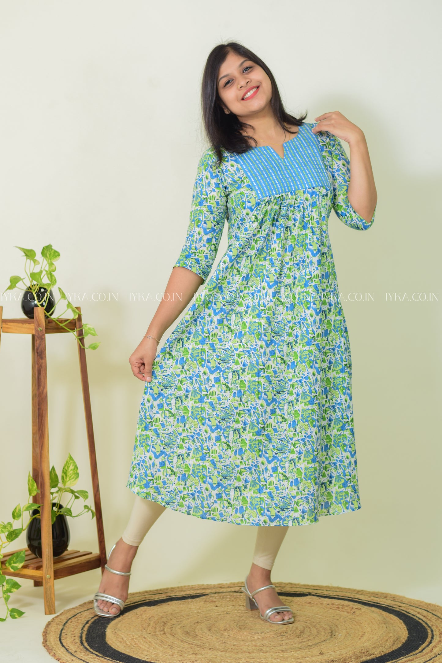 Vibe & Hue Multicolour Kurthi