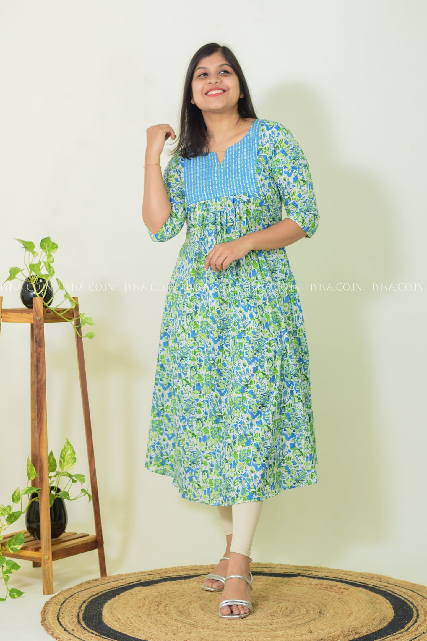 Vibe & Hue Multicolour Kurthi