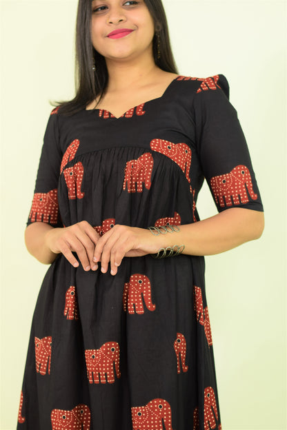 Laal Hathi Kurti