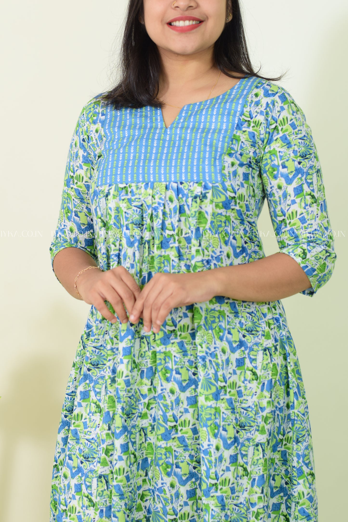 Vibe & Hue Multicolour Kurthi