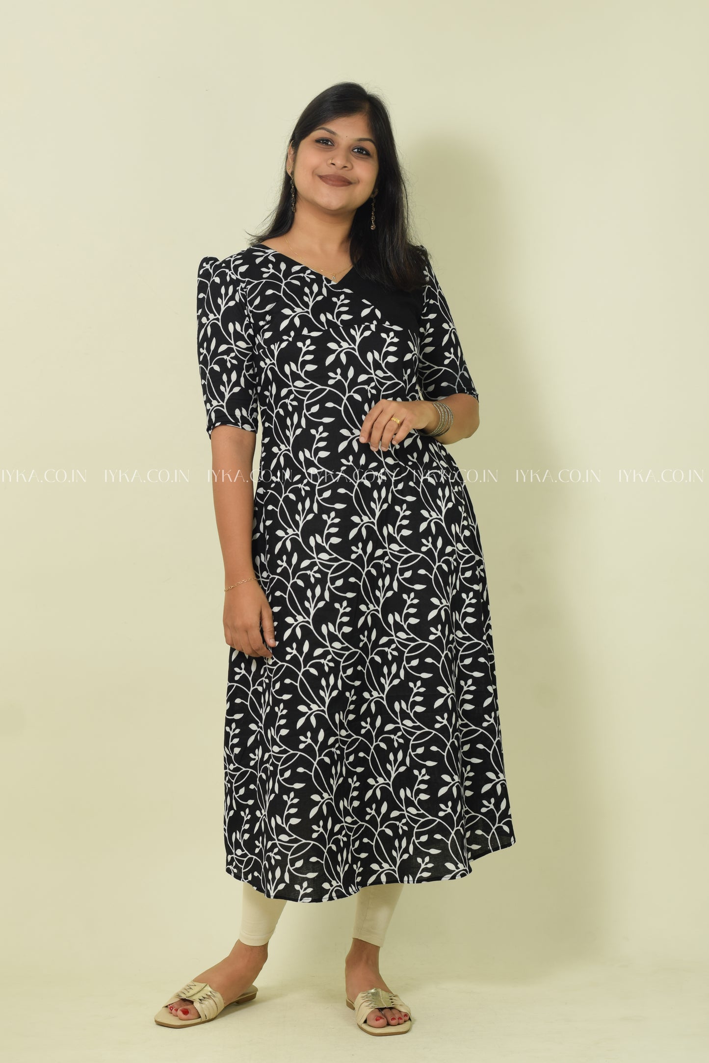 IYKA- BLACK AND WHITE ALINE KURTHI #00121KUR