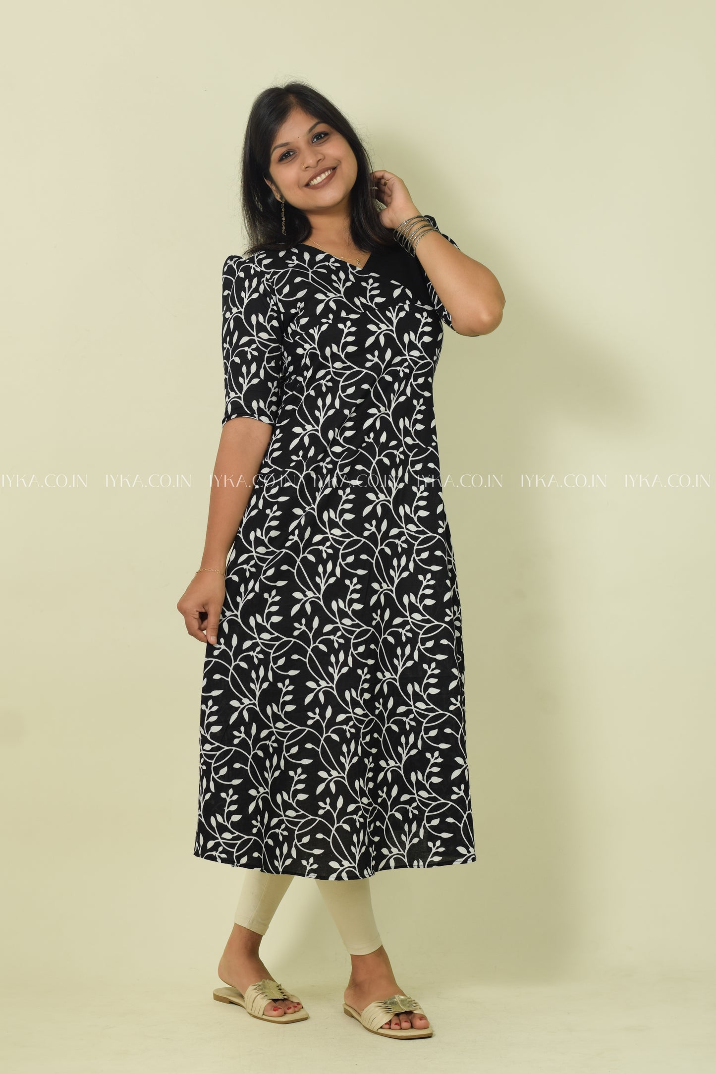 IYKA- BLACK AND WHITE ALINE KURTHI #00121KUR