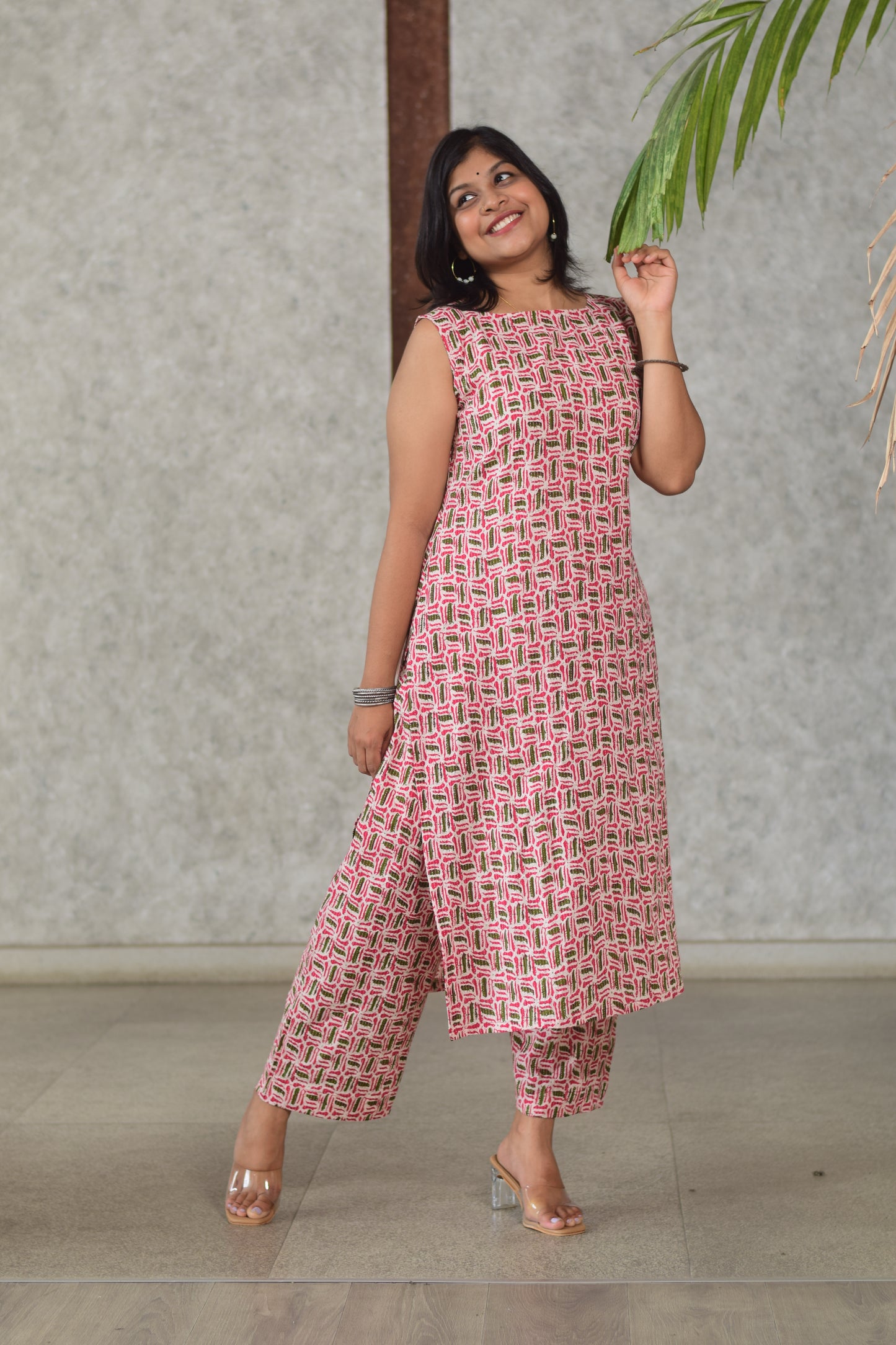 Threadline Katha Set (Sleeves attached inside)