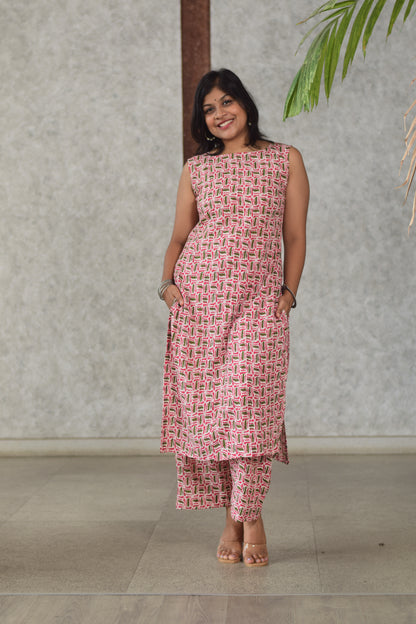 Threadline Katha Set (Sleeves attached inside)