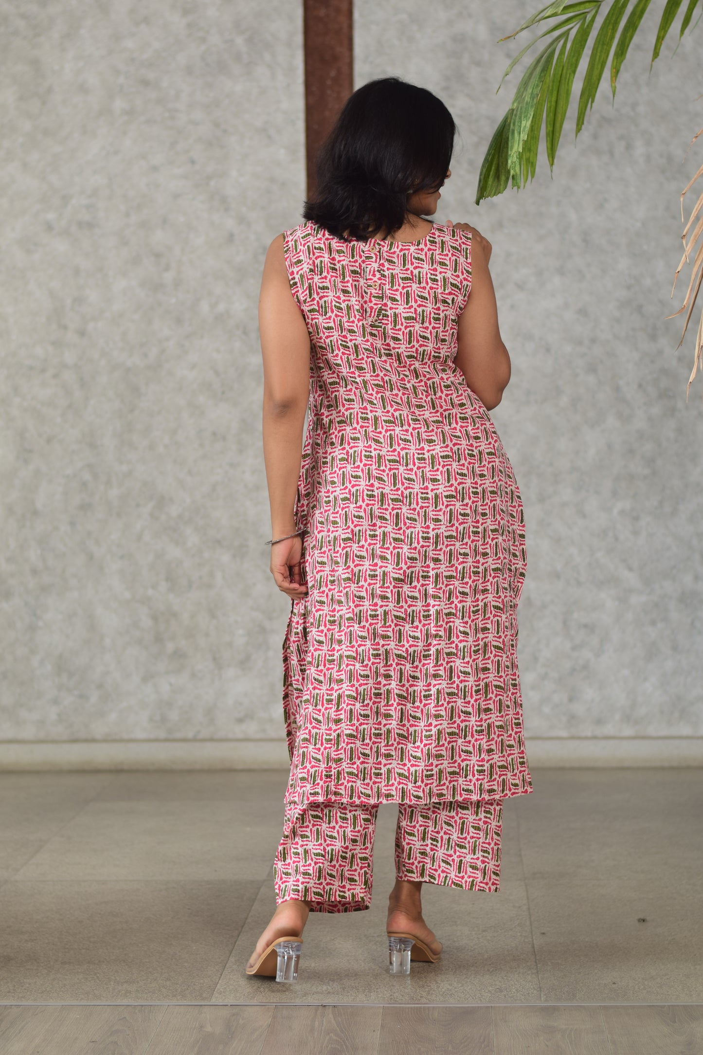 Threadline Katha Set (Sleeves attached inside)